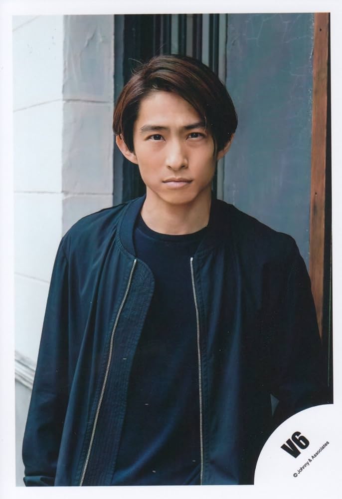 Amazon.co.jp: V6 公式生写真（三宅健）VMI00086 : おもちゃ